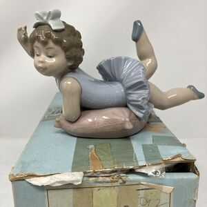 Lladro Figurine Little Ballet Girl Ballerina #5109 Lying Acostada Retired w/ Box